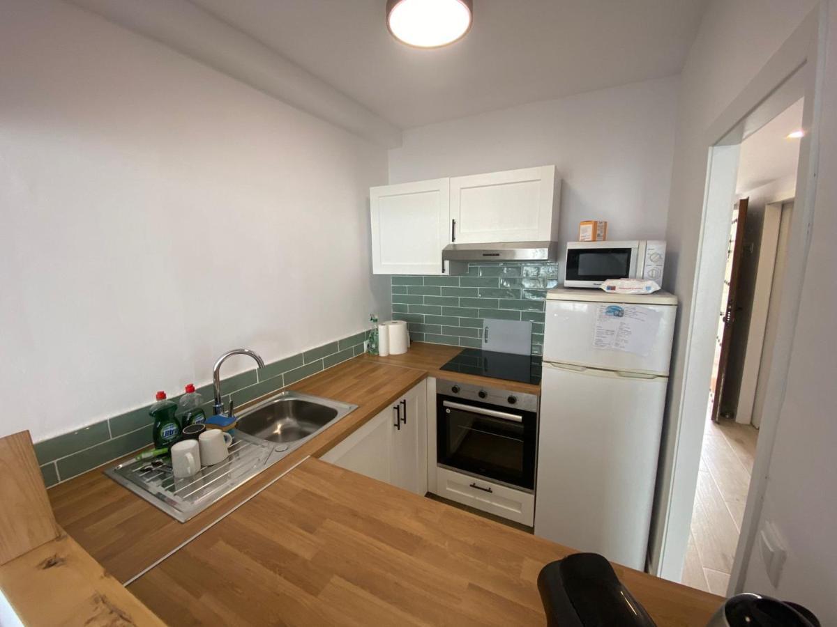 Beachfront, Top Floor Corner 2-bed, Paseo Apartment *