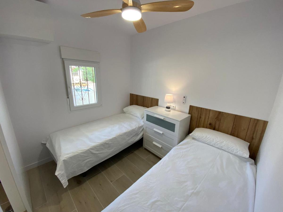Beachfront, Top Floor Corner 2-bed, Paseo Apartment Estepona