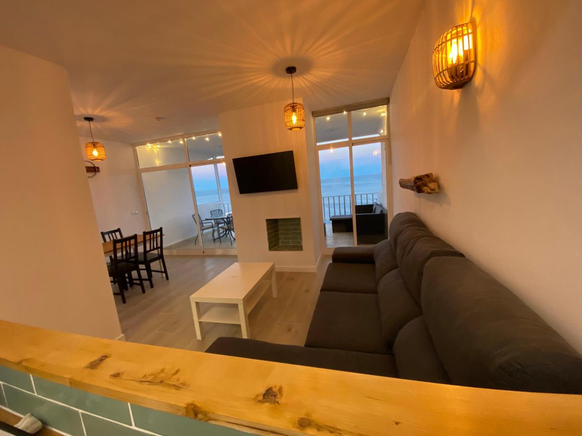 Apartment Beachfront, Top Floor Corner 2-bed, Paseo