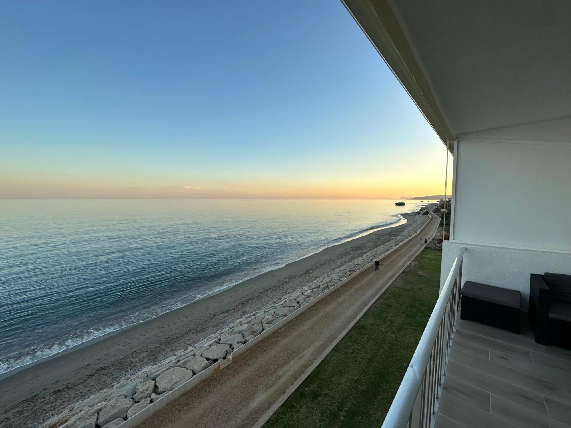 Beachfront, Top Floor Corner 2-bed, Paseo Apartment
