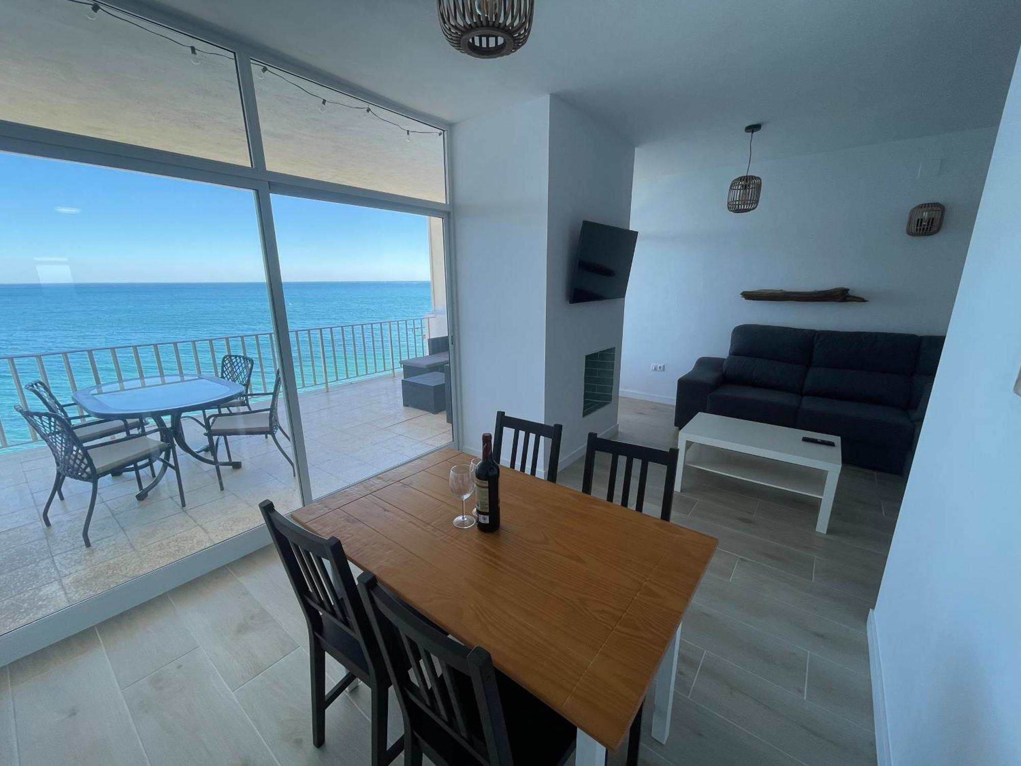 Beachfront, Top Floor Corner 2-bed, Paseo Apartment *